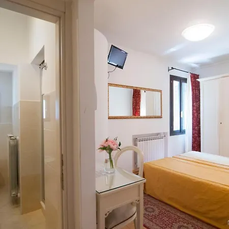 Albergo Ai Tolentini Venice Exterior photo